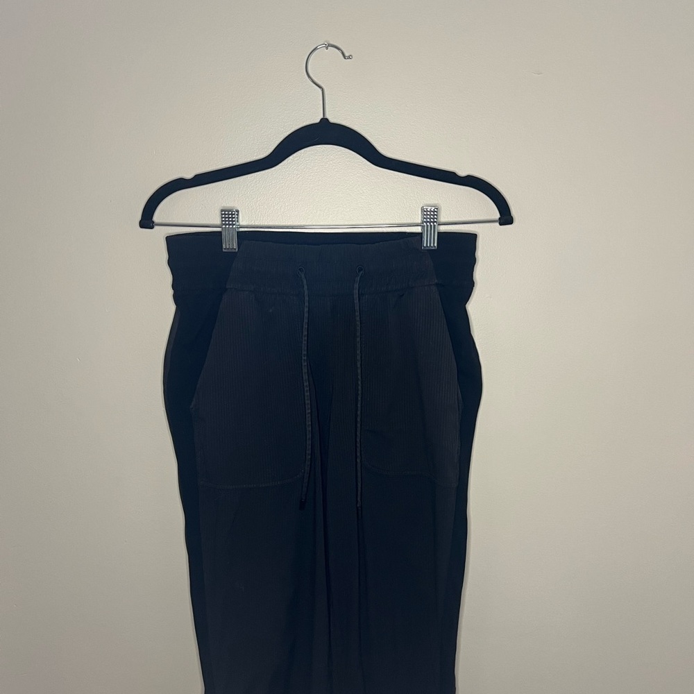 Lululemon Studio Mid-Rise Jogger
Full Length
